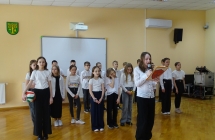 Uczniowie podczas apelu z okazji Dnia Zdrowia (1)