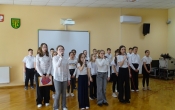 Uczniowie podczas apelu z okazji Dnia Zdrowia (7)