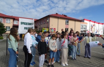 Uczniowie podczas heppeningu (1)