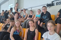 Zawodnicy na trybunach