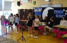 Duet mlodszych dziewczat