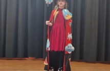 dziewczynka w pelerynie (1)