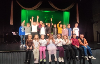 Klasa 2b na scenie teatru Piccolo