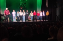 Dzieci z klas 2 podczas warsztatow teatralnych