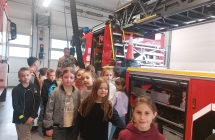 Klasa II a  poznaje wyposazenie wozu strazackiego 3