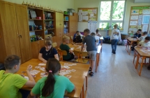 Dzieci projektuja ozdoby