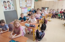 Przedszkolaki na lekcji w klasie 2