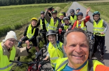 Zdjecie grupowe uczestnikow rajdu