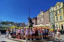 Wycieczka pierwszakow do Poznania- rynek i kamienice