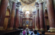 Wycieczka pierwszakow do Poznania- Fara