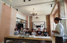 Wycieczka pierwszakow do Poznania- wyrabianie rogali (13)