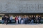 uczniowie klas osmych pod pomnikiem w muzeum bylego niemieckiego  obozu zaglady w Chelmnie